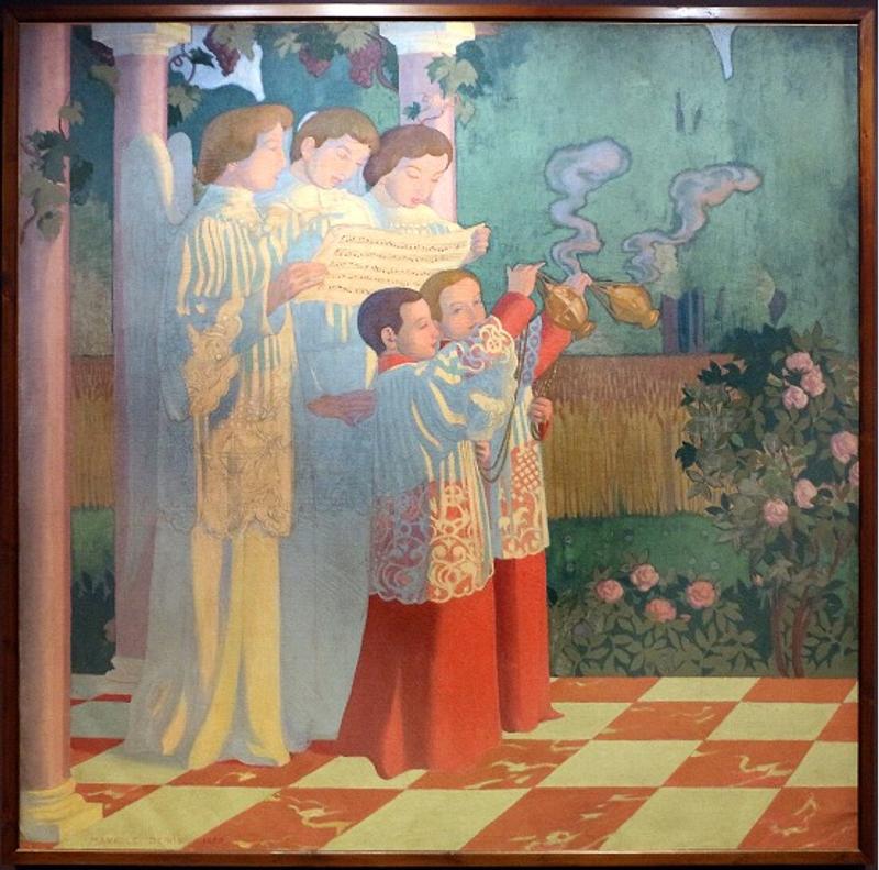 Engel und Knaben in liturgischen Gewändern, die eine Zeremonie mit Rauch und Musiknoten in einem Garten durchführen.