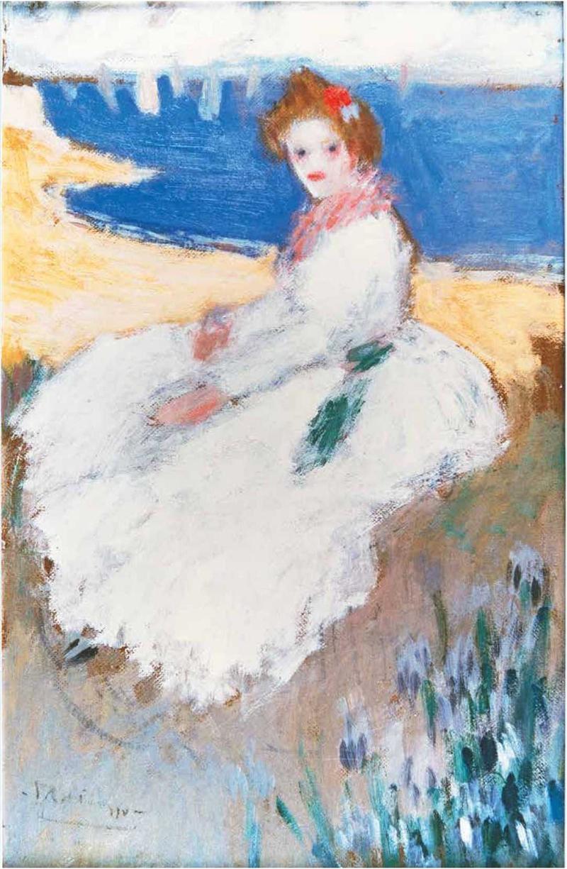 Junge Frau in weißem Kleid sitzt am Strand, umgeben von blauer See und bunten Blumen.