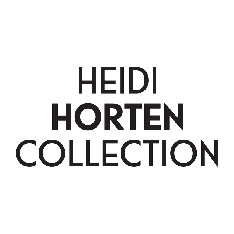 Schriftzug "HEIDI HORTEN COLLECTION" in schwarzer Schrift auf weißem Hintergrund.
