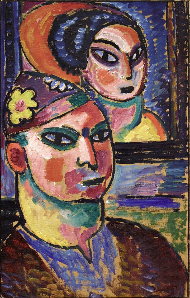 Das expressionistische Gemälde zeigt zwei stilisierte Porträts: Im Vordergrund ist ein männliches Gesicht mit stark betonten schwarzen Augen, roten und rosafarbenen Wangen sowie grün-blauen und gelben Farbflächen zu sehen. Die Konturen des Gesichts sind dick und schwarz umrissen. Der Blick ist ernst und geradeaus gerichtet. Auf dem Kopf trägt die Figur eine Kappe mit einer gelben Blume an der Seite.

Im Hintergrund ist ein zweites Gesicht – vermutlich eine Frau – in einem rechteckigen Rahmen dargestellt, als sähe man ein Bild im Bild oder eine Spiegelung. Auch ihr Gesicht ist flächig und expressiv mit kräftigen Farben gemalt: rosa, orange, grün und blau dominieren. Beide Figuren haben große mandelförmige Augen mit dunklen Umrandungen. Der Hintergrund ist farbintensiv und lebendig – mit Pinselstrichen in Blau, Violett und Goldocker.

Die Malweise ist energisch, mit sichtbaren Pinselzügen und kontrastreichen Farbflächen. Die Darstellung wirkt bewusst unnatürlich, symbolisch und emotional aufgeladen – typisch für den Expressionismus um 1912.
