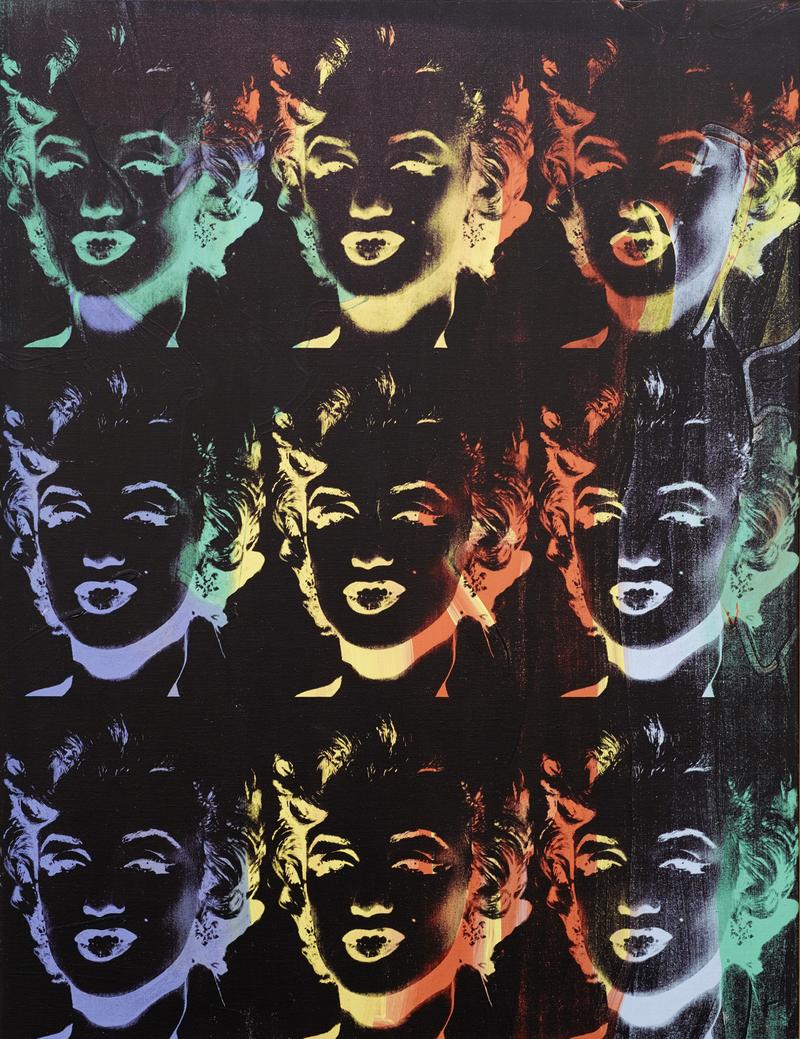 Neun stilisierte Porträts von Marylin Monroe in verschiedenen Farben auf schwarzem Hintergrund angeordnet.